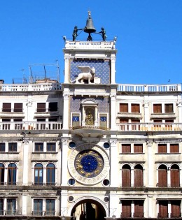 venezia veneto italia torre dell’orologio monumento storico statue campanile